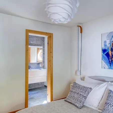 Montagnier B41, Indoor Pool And Lägenhet